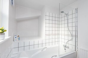 Shower - Bright Modern 1BDR Apt with Garden and Balcony (Greater London)
