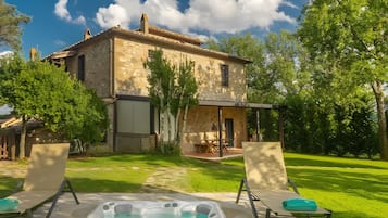 Bain à remous extérieur