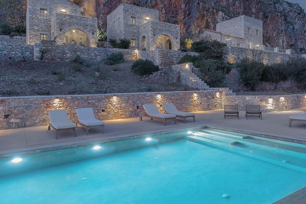 Villa Exclusive | Una cassaforte in camera, una scrivania, postazione laptop