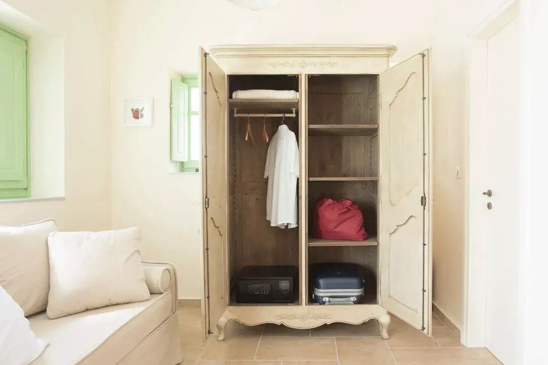 Deluxe Studio, Sea View | In-room safe, desk, laptop workspace, soundproofing