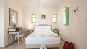 Deluxe Studio, Sea View | In-room safe, desk, laptop workspace, soundproofing