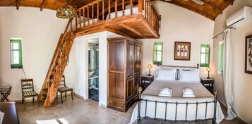 Studio Apartment with Panoramic Sea View | In-room safe, desk, laptop workspace, soundproofing