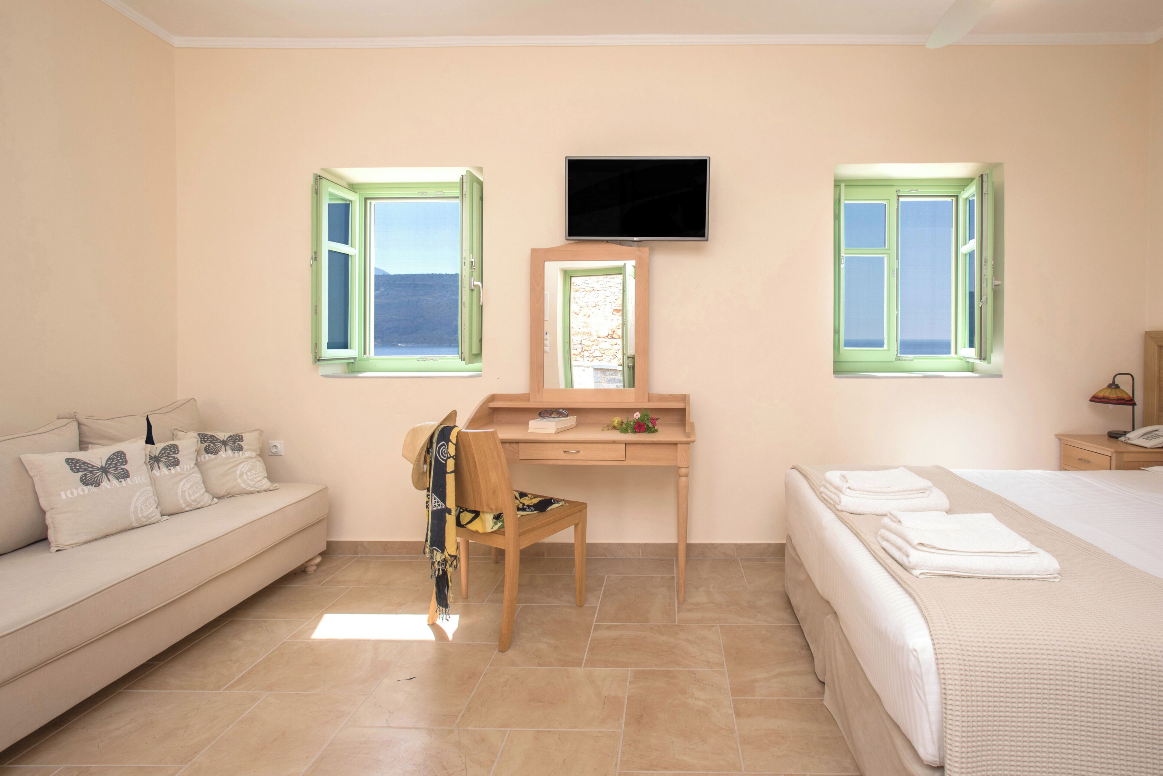 Superior Studio, Sea View | Living area