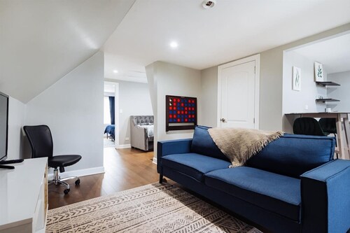Great Area Logan Square Apt Games Pets - Sleeps 5