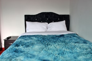 Comfort Room, Mountain View | Free WiFi, bed sheets