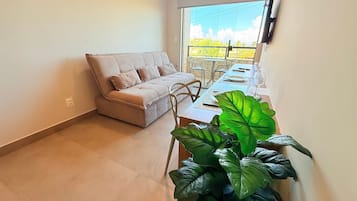 Apartamento | Zona de estar | Smart TV de 37 pulgadas con canales digitales, servicios de streaming
