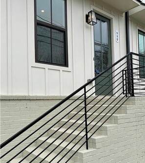 Exterior detail - Luxury 2 bedroom townhome in the heart of the bustling west midtown Atlanta (Atlanta)