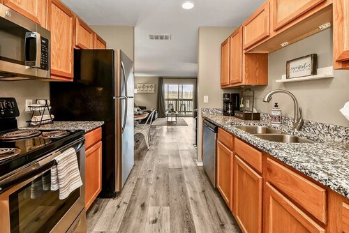 No Stairs!! Spacious 3-bedroom apartment in peaceful Branson