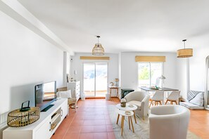Living area - Apartment 'Suzanne' with Sea Views, Wi-Fi and Air Conditioning (Cómpeta)