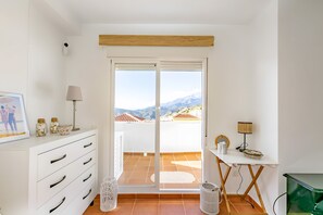 Interior - Apartment 'Suzanne' with Sea Views, Wi-Fi and Air Conditioning (Cómpeta)