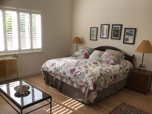 Room - Spend the month July in the Napa Valley (St. Helena)