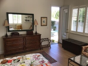 Room - Spend the month July in the Napa Valley (St. Helena)