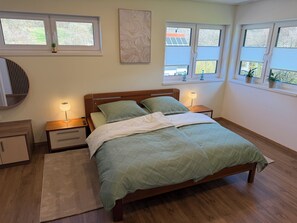 Room - Family-friendly vacation home in the Vulkaneifel with 2 bathrooms and dream kitchen (Kopp)