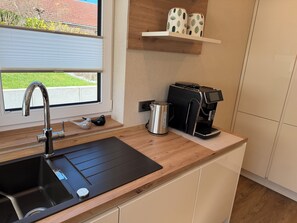 Private kitchen - Family-friendly vacation home in the Vulkaneifel with 2 bathrooms and dream kitchen (Kopp)