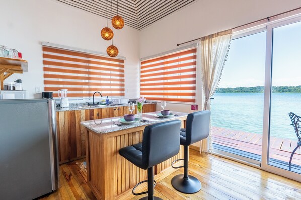 Deluxe Bungalow, Sea View | Private kitchen | Fridge, microwave, stovetop, cookware/dishes/utensils - Coral Wing Casitas (Bastimentos)