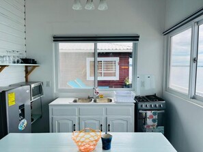 Bungalow phong cách cổ điển, ban công, quang cảnh biển | Bếp riêng