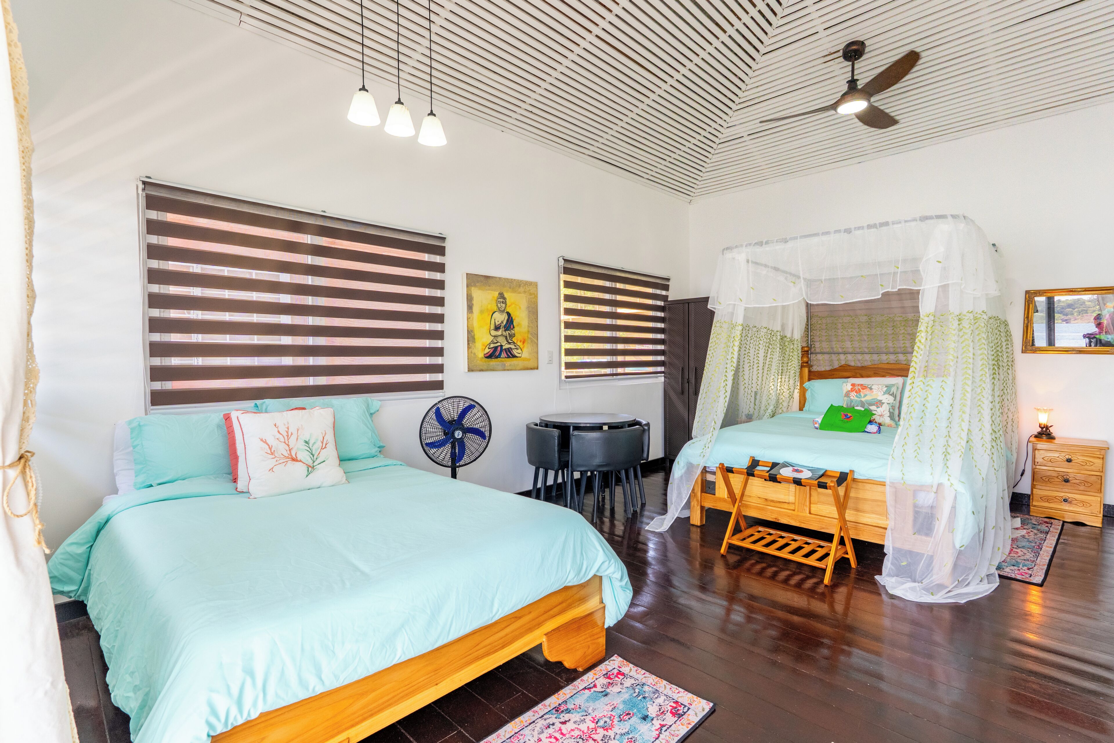 Bungalow phong cách cổ điển, ban công, quang cảnh biển