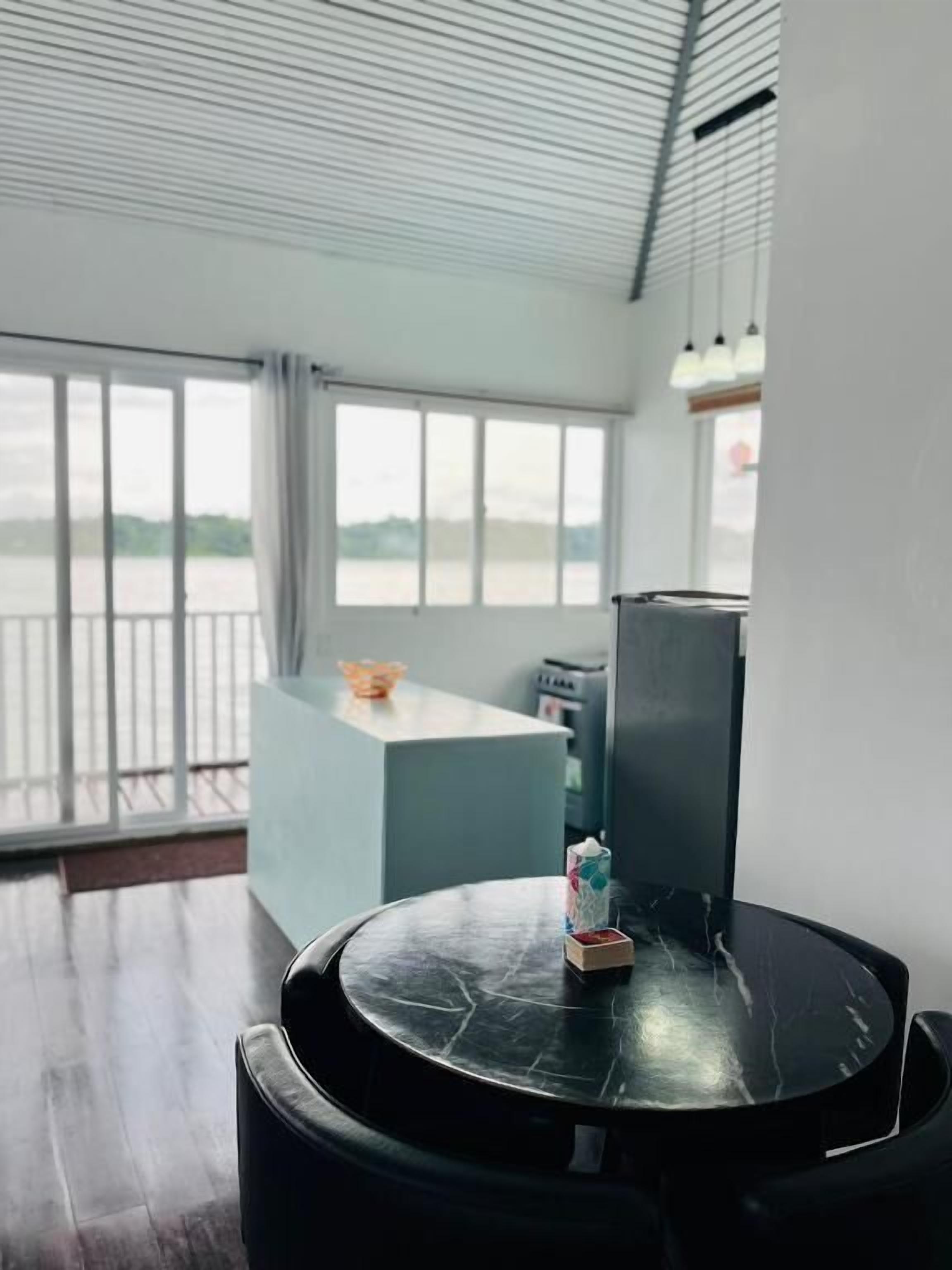 Classic Bungalow, Balcony, Sea View | Interior