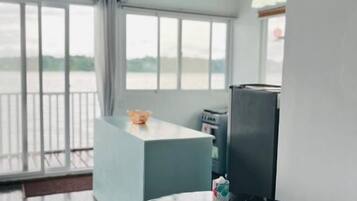 Classic Bungalow, Balcony, Sea View | Interior