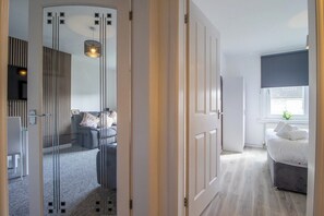 4 bedrooms, iron/ironing board, free WiFi, bed sheets - Chapelhall 4 Bedroom Flat with Parking for 4 Cars (Chapelhall)