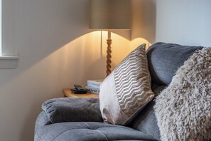 Interior - Chapelhall 4 Bedroom Flat with Parking for 4 Cars (Chapelhall)