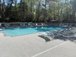 Pool - 3-bedroom condo in tranquil Hilton Head Island steps to the beach (Hilton Head Island)