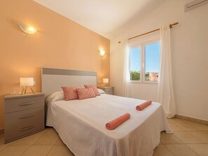 3 bedrooms, WiFi, bed sheets