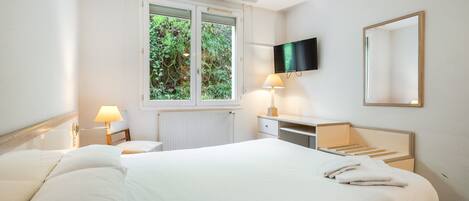 1 habitación, wifi y ropa de cama