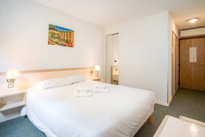 1 bedroom, WiFi, bed sheets - Double Room Nº104 Clos des Monts Lyonnais (Bessenay)