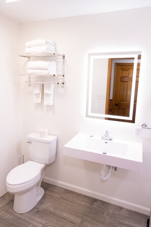 Handtücher, Seife, Shampoo, Toilettenpapier