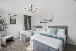3 habitaciones, tabla de planchar con plancha, wifi y ropa de cama 