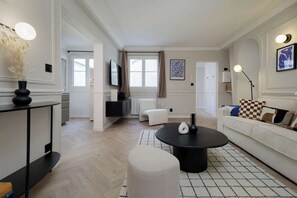 TV, offices - Splendid apartment 3BDR/8PAX in the city center (Paris)