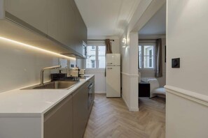 Fridge, microwave, oven, dishwasher - Splendid apartment 3BDR/8PAX in the city center (Paris)
