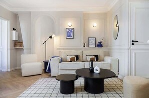 TV, offices - Splendid apartment 3BDR/8PAX in the city center (Paris)