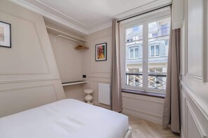 2 bedrooms, iron/ironing board, travel cot, free WiFi - Exquisite apartment 2BDR/6PAX in the city center (Paris)