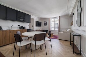 Dining - Exquisite apartment 2BDR/6PAX in the city center (Paris)