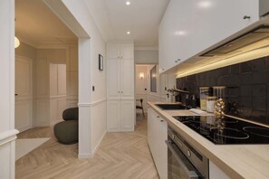 Fridge, microwave, oven, stovetop - Incredible apartment 3BDR/8PAX in the city center (Paris)