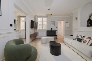TV, offices - Incredible apartment 3BDR/8PAX in the city center (Paris)