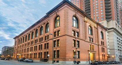 Queen Studio Near the Waterfront | Workspace + Gym