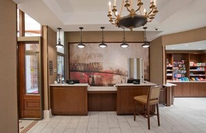 Lobby - Queen Studio Near the Waterfront | Workspace + Gym (Baltimore)