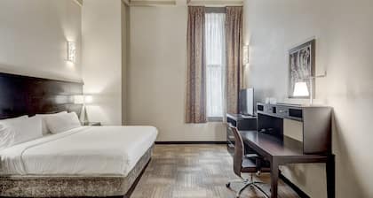 Accessible King Studio w/ Kitchen + Free Breakfast