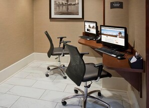 Business centre - Hearing Accessible King Studio w/ Free Breakfast (Baltimore)