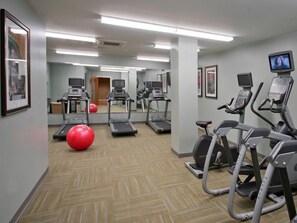 Fitness facility - 1BR Queen Suite | Free Breakfast + Near Waterfront (Baltimore)
