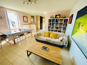 Smart TV, books - Maison Kerest Ar Mor - In the heart of Concarneau, garden terrace & calm (Concarneau)