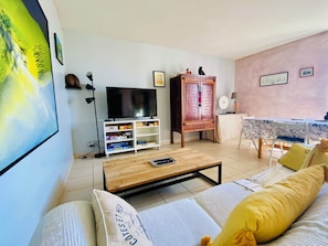 Smart TV, books - Maison Kerest Ar Mor - In the heart of Concarneau, garden terrace & calm (Concarneau)