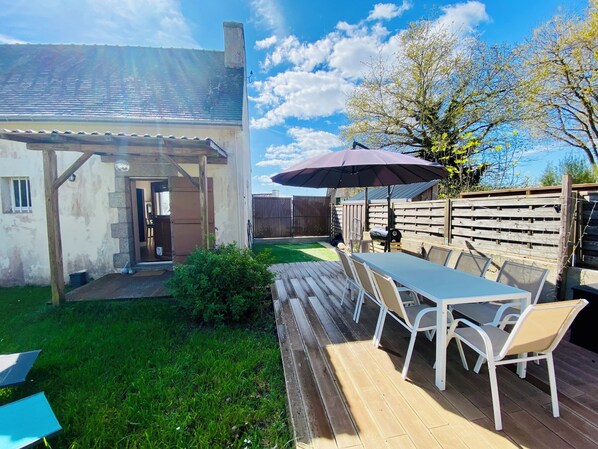Outdoor dining - Maison Kerest Ar Mor - In the heart of Concarneau, garden terrace & calm (Concarneau)