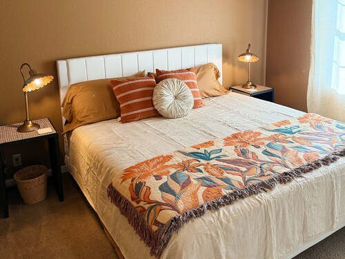 Fully furnished 2-bedroom apartment in Sullivan