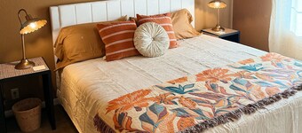 Fully furnished 2-bedroom apartment in Sullivan