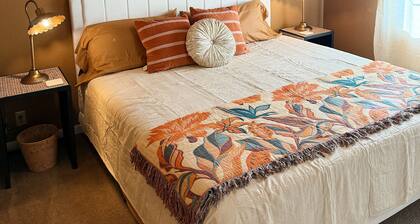 Fully furnished 2-bedroom apartment in Sullivan