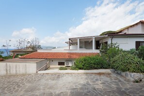 Exterior - Apartment 'Bilocale Il Nido' with Sea View (Innamorata)